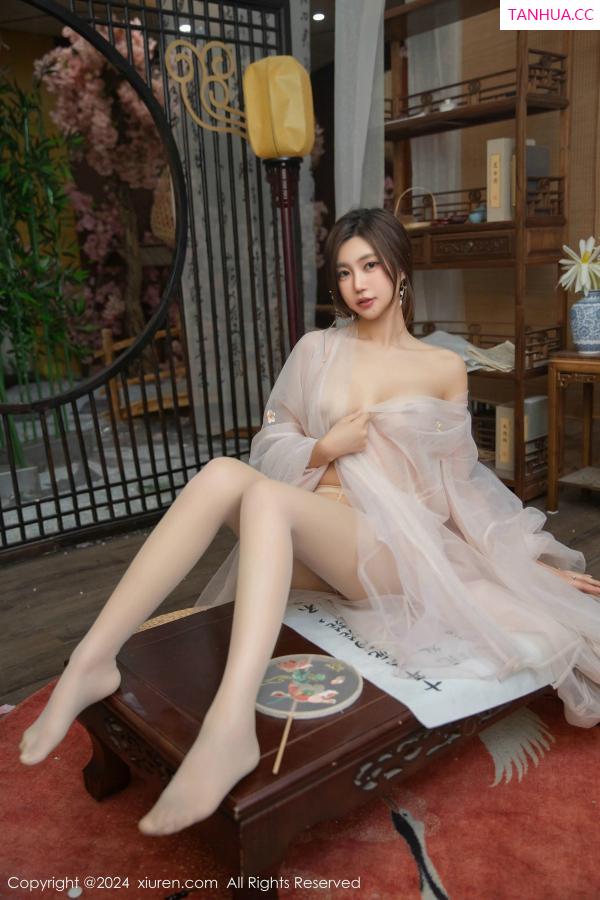 綺裡嘉 绮里嘉 [XiuRen]高清写真图 2024.11.20 No.9475 绮里嘉ula 古风美腿第28张图片